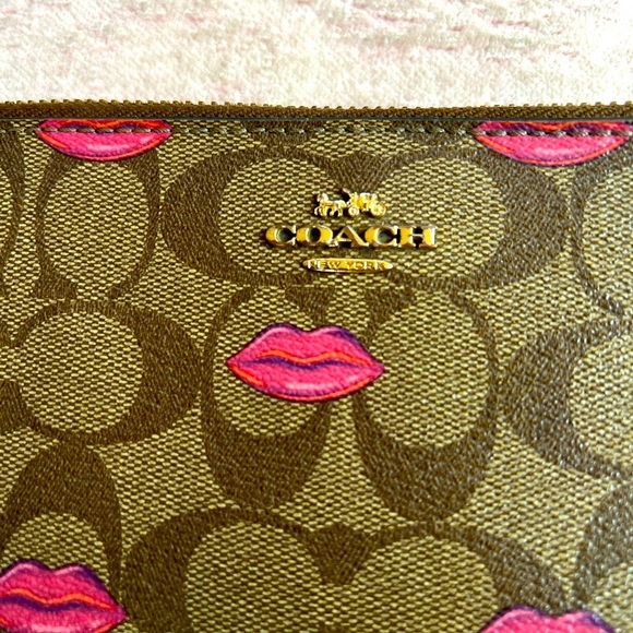 Coach Wallet With Lips Print - Picture 2 of 6